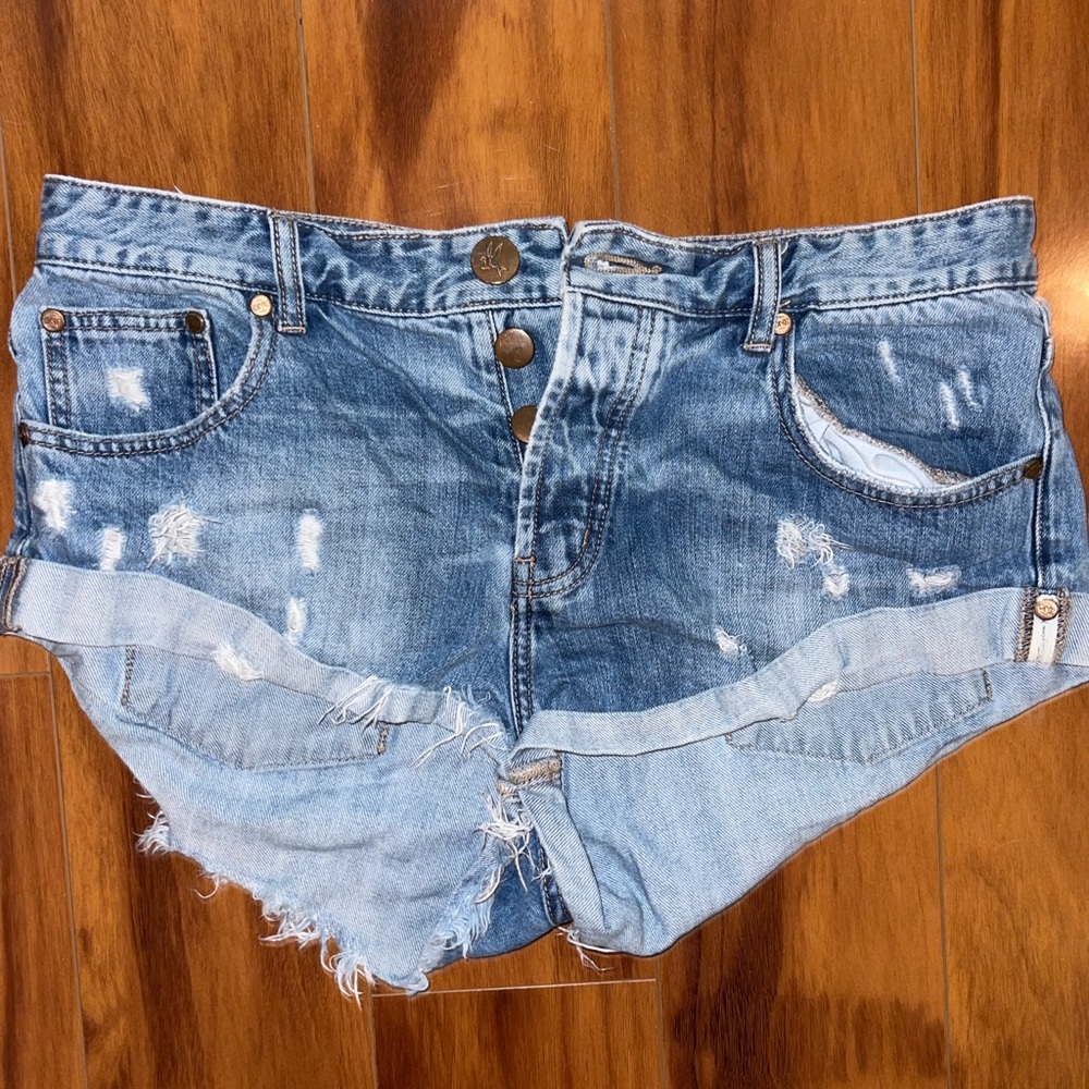 One teaspoon shorts size 30 worn a few times but in great condition